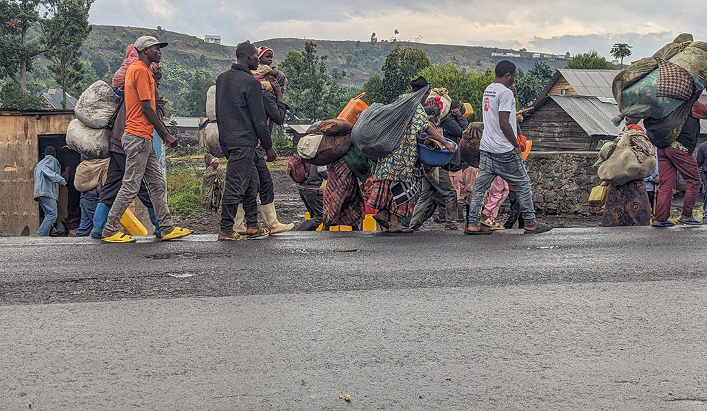 Desplazados congoleños se dirigen a la comunidad de los salesianos