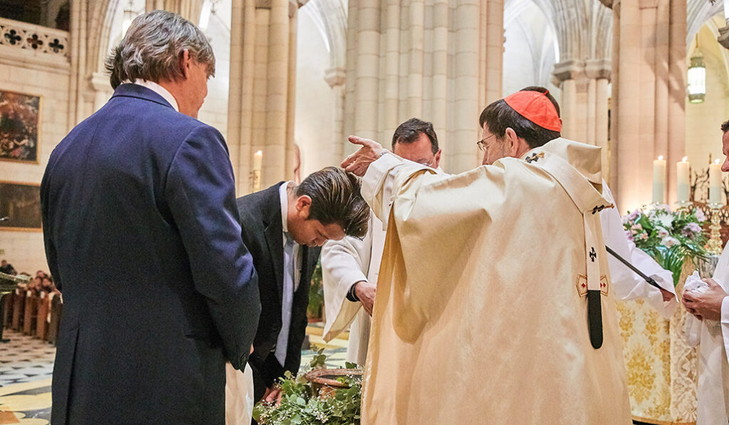 Cada año más adultos se bautizan en la Vigilia Pascual. La archidiócesis quiere salir a su encuentro