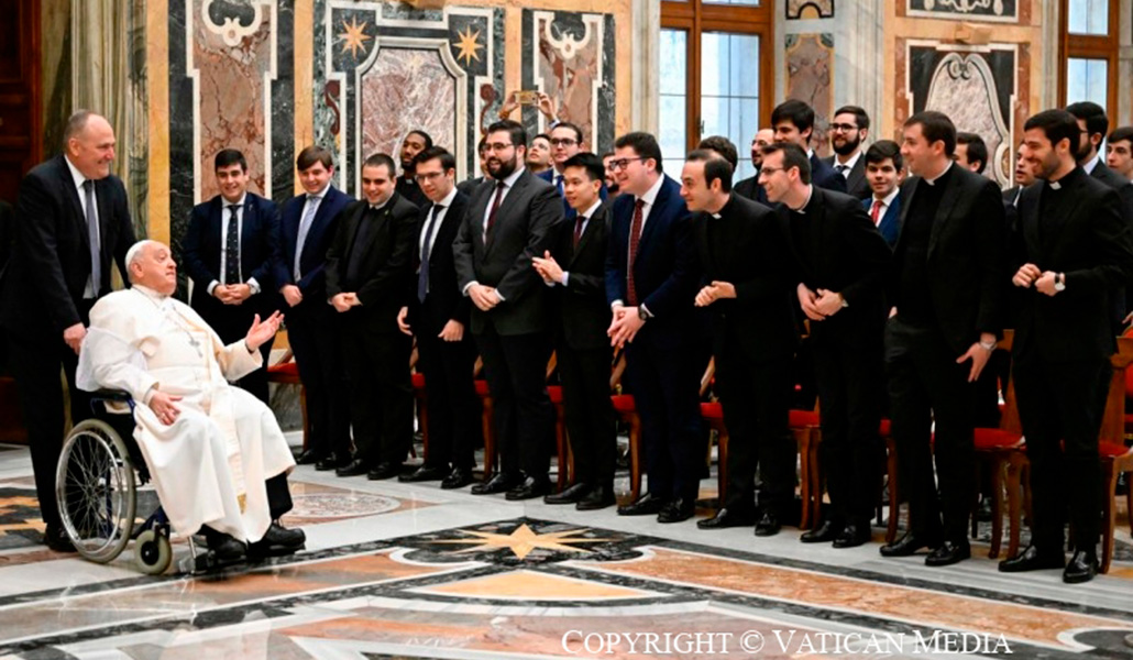 El Papa se ha reunido con un grupo de seminaristas de Córdoba en la Sala Clementina del Vaticano