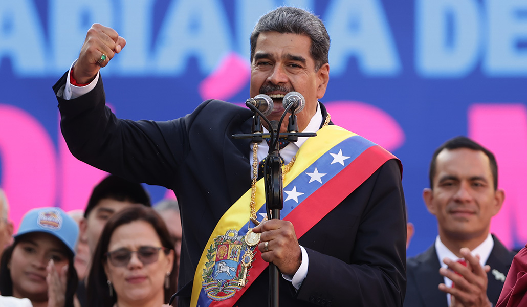 Maduro pronuncia un discurso el día 10 en Miraflores, tras su investidura en la Asamblea Nacional