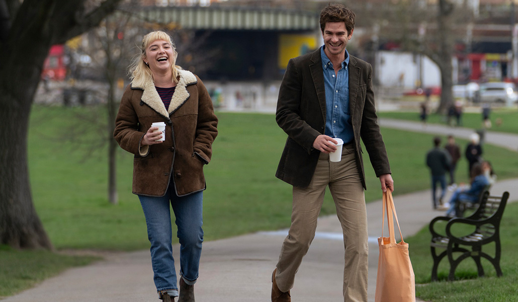 Florence Plugh y Andrew Garfield interpretan a Almut y Tobias, los protagonistas de la cinta