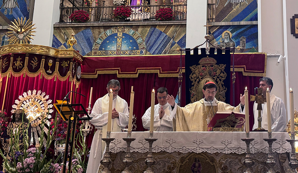El cardenal Cobo durante la Eucaristía en la basílica de Jesús de Medinaceli