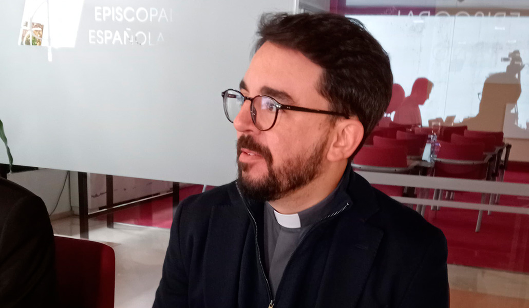 El sacerdote Javier Prieto durante la presentación del Día del Seminario