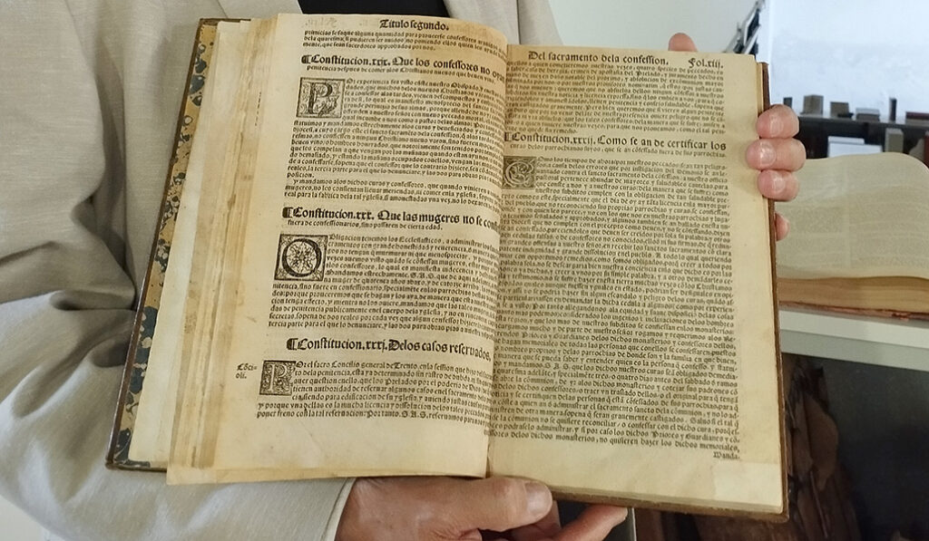 Volumen de las actas del sínodo de 1554, divididas en constituciones