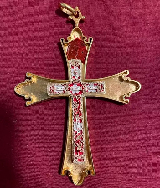 Cruz pectoral de León XIV