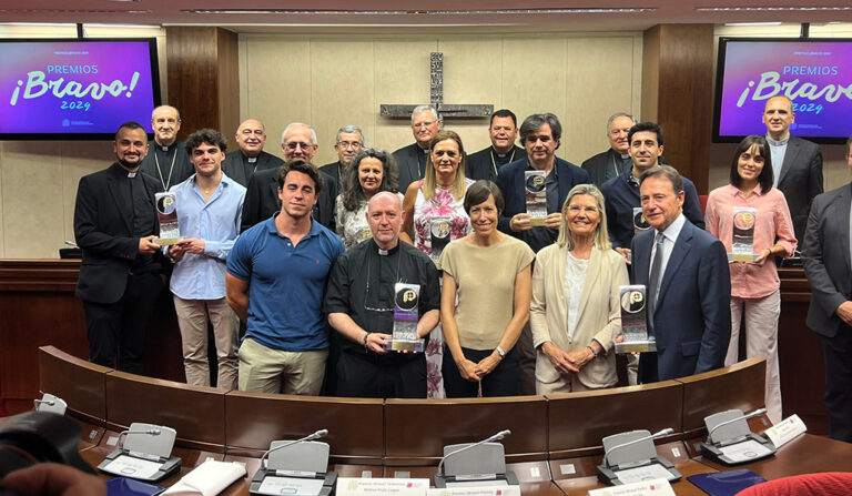 Foto de familia de los premiados