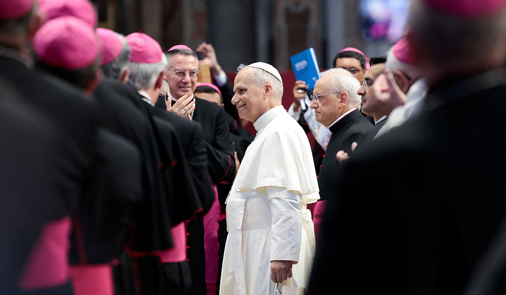 El Santo Padre llega a la basílica de San Pedro para el encuentro con los obispos