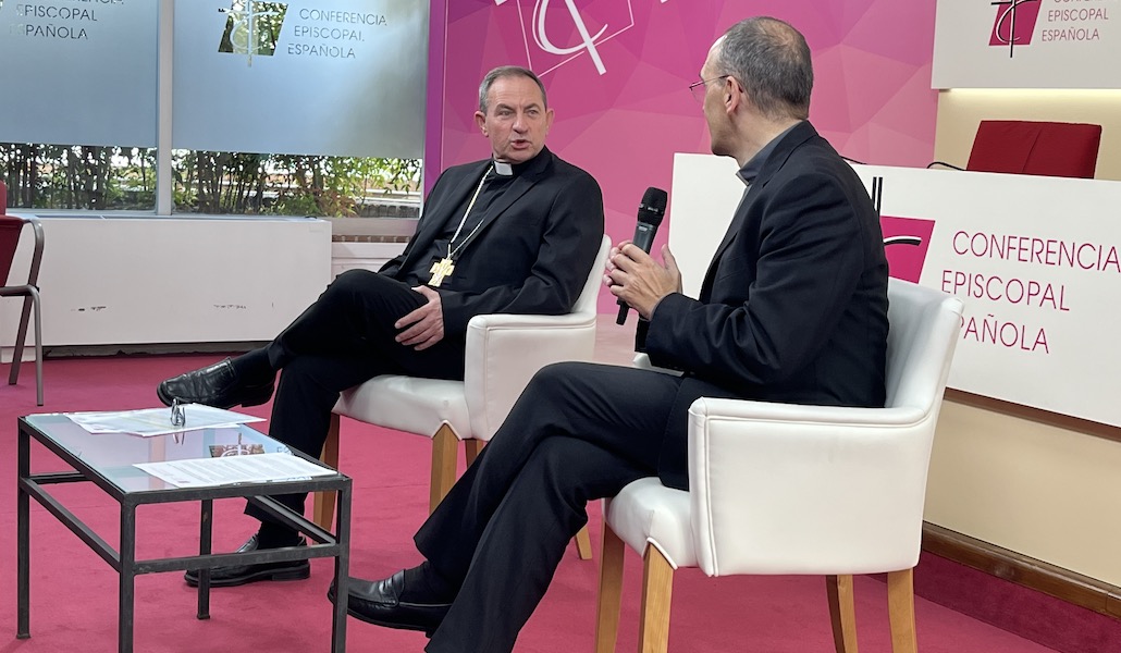 Abilio Martínez Varea, obispo responsable de la Pastoral del Trabajo, durante un encuentro con periodistas en la CEE.
