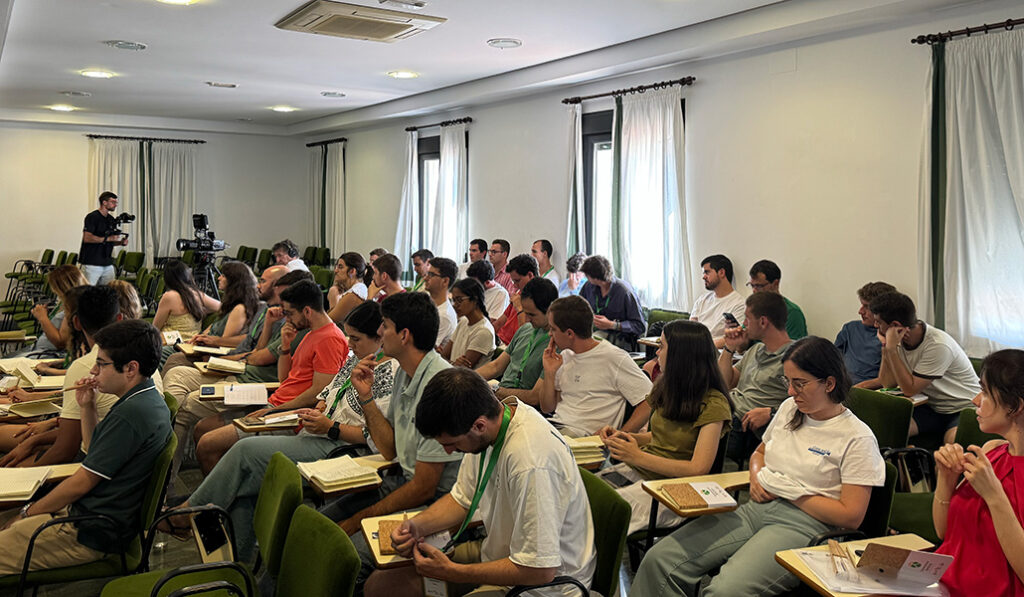 48 jóvenes se formaron y participaron en los talleres en el aula de la casa.