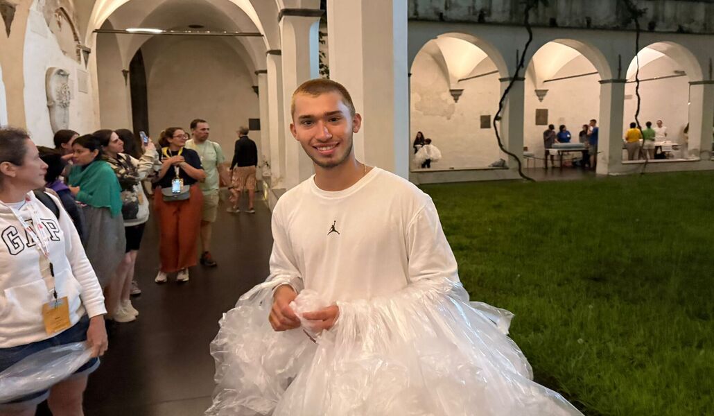 Marco durante el voluntariado con los jóvenes de Madrid. Foto: Jóvenes Madrid.