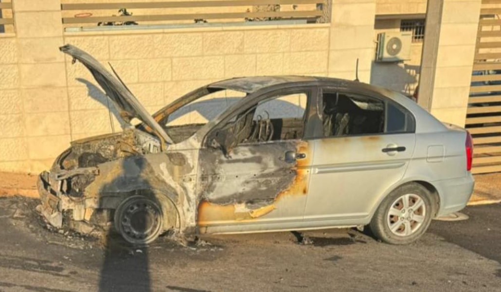 Uno de los coches afectados por el ataque.