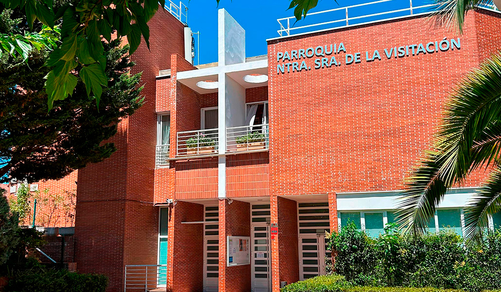 Fachada de la parroquia