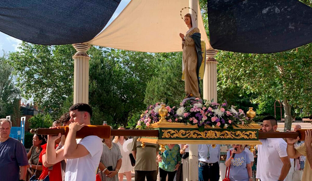 Procesión durante la Fiesta de la Visitación.
