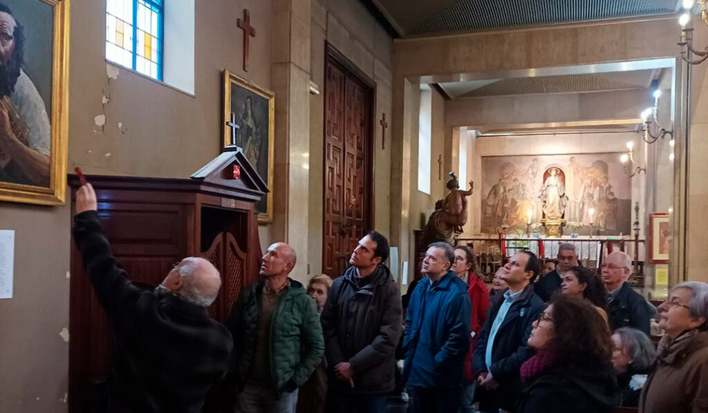 Visita guiada al interior del templo.