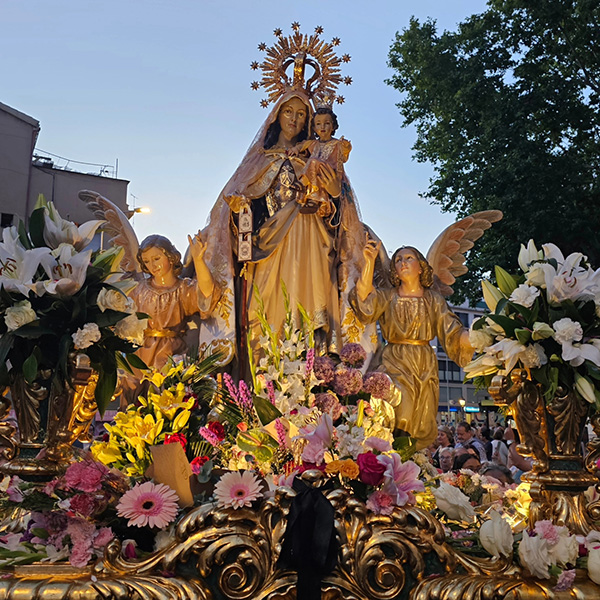 La 'Vallecana' durante la procesión.