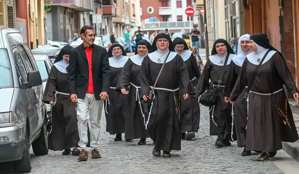 Las exmonjas de Belorado llegando al juzgado de Briviesca.
