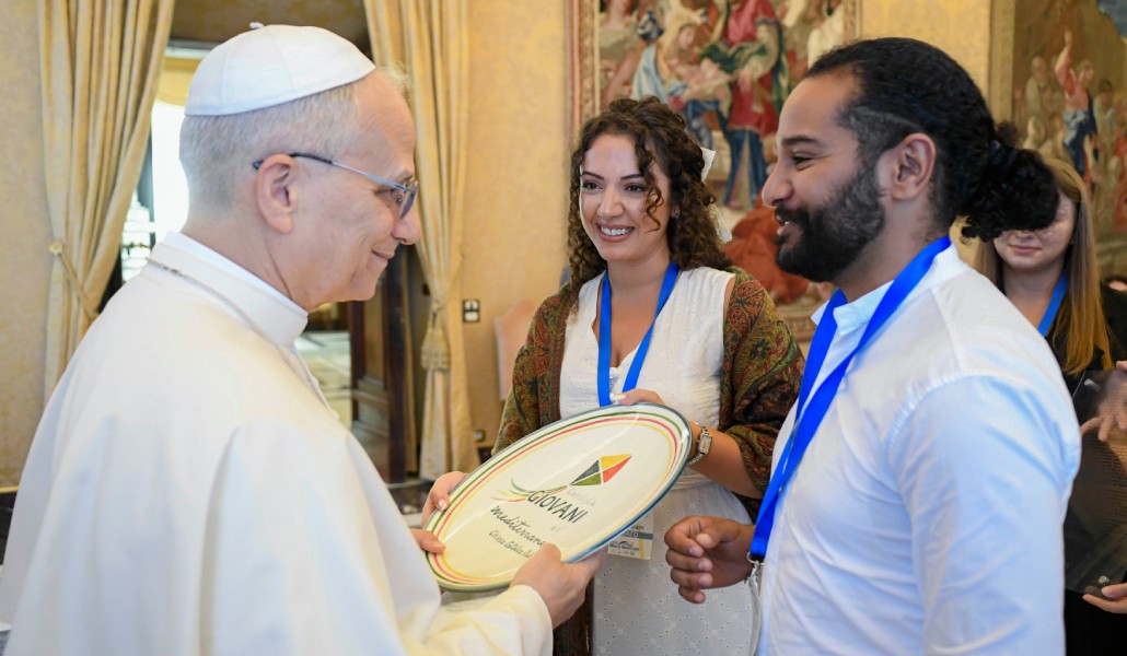 El Papa con los jóvenes tras la audiencia