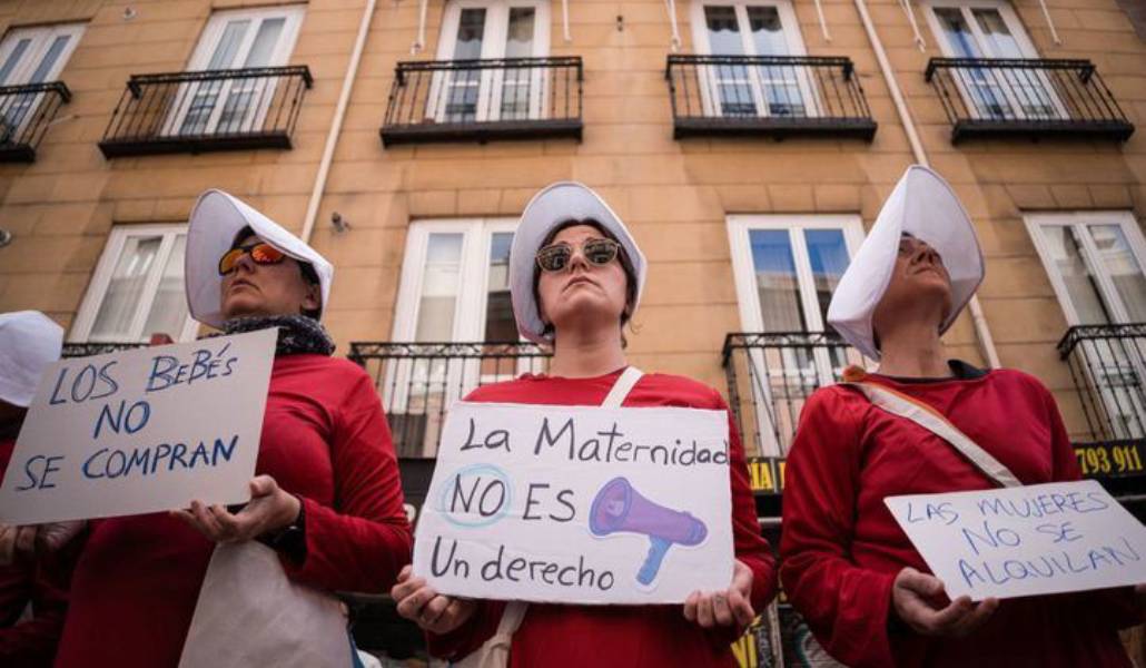 Manifestación contra los vientres de alquiler