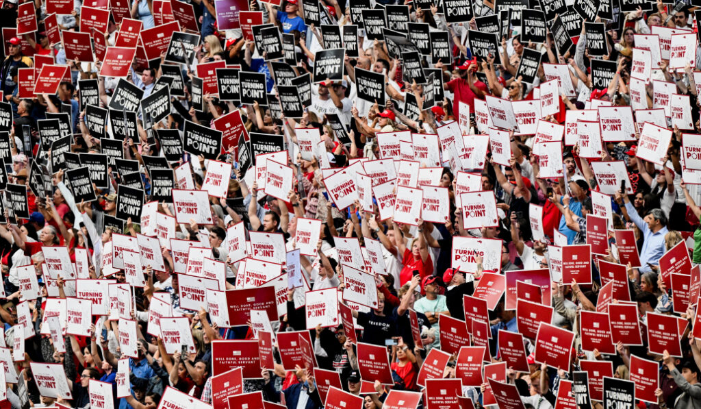 73.000 personas asistieron al homenaje a Charlie Kirk en el que su viuda perdonó al asesino