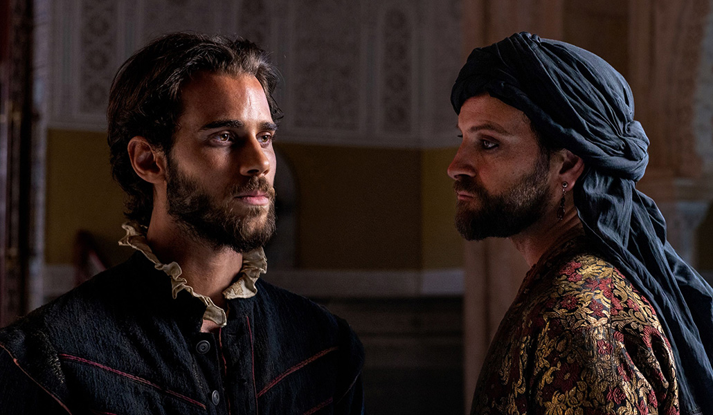 Julio Peña y Alessandro Borghi como Cervantes y Hasán Bajá en una escena de la película.