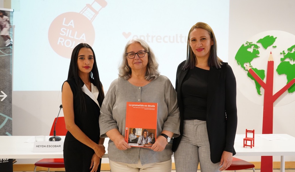 Lidia López y Lucía Rodríguez tras la presentación del informe.