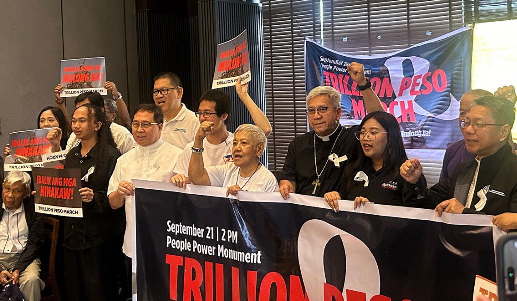 Obispos y sacerdotes participaron en un acto convocando a la protesta.