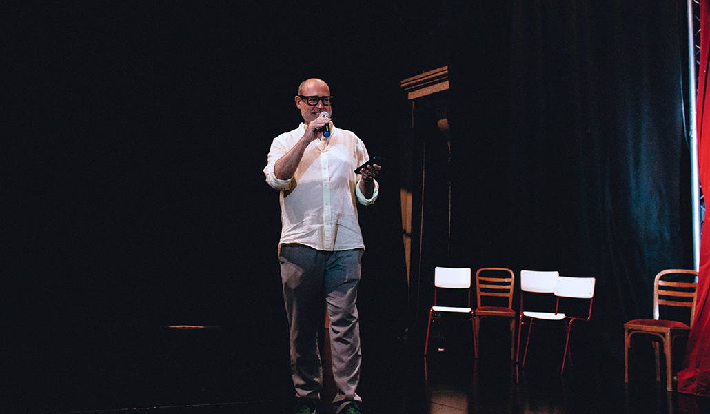 Javier Viver, impulsor de la arteología, durante la presentación del Observatorio de lo Invisible