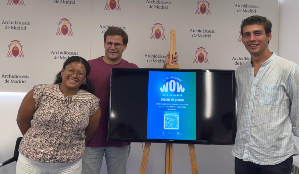 Los tres jóvenes que han ofrecido su testimonio durante la presentación del WOW.