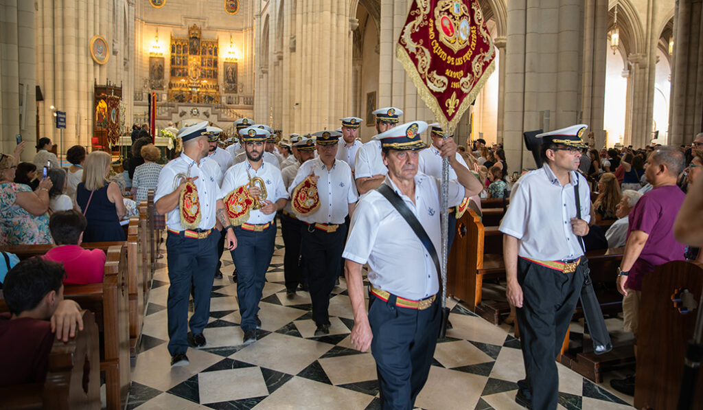La banda de cornetas y tambores de las Tres Caídas y la Esperanza cerró la procesión.