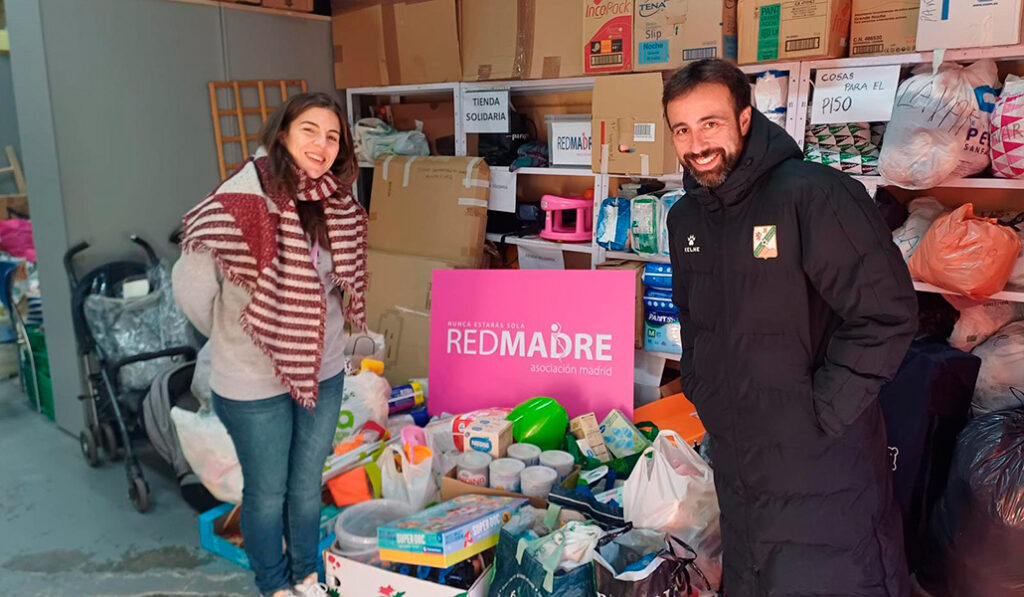 La Hermandad Jesús el Pobre recoge por segundo año artículos infantiles para Red Madre.