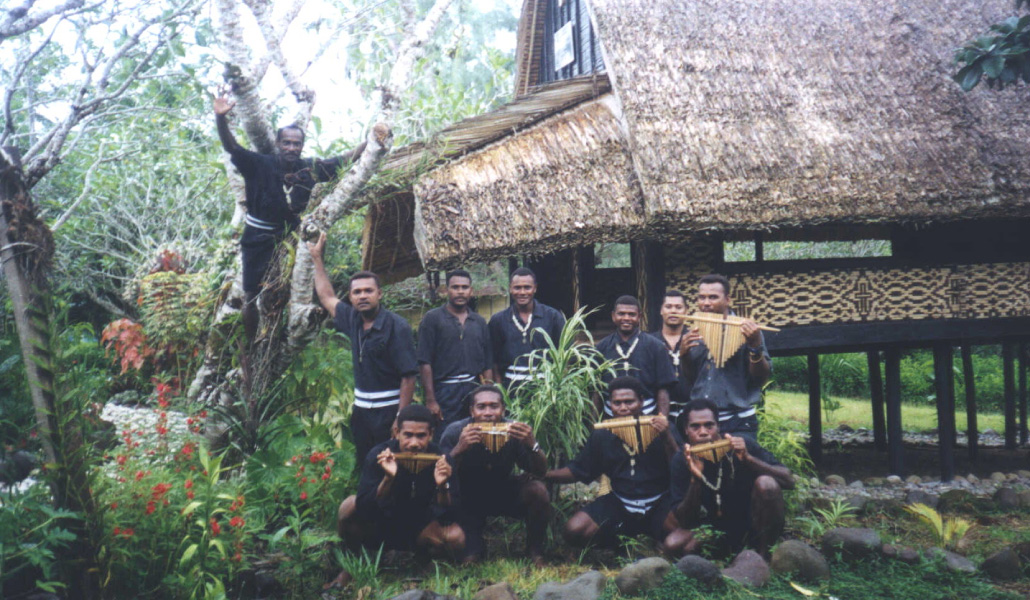 Religiosos de la Hermandad Melanesia en Guadalcanal, donde siete miembros fueron asesinados en 2003