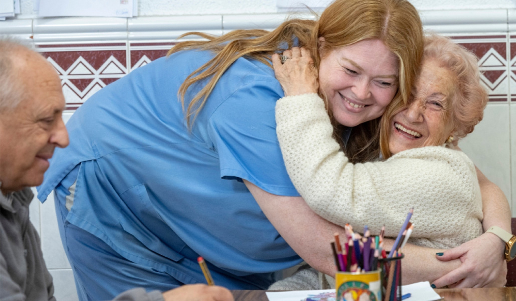 Una de las actividades de la SSVP es la atención a las personas mayores