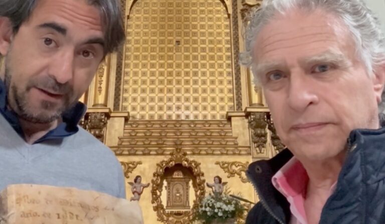 Martínez y Fekete inmortalizaron en vídeo el momento de la devolución del registro de difuntos.