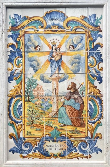 El mural está realizado en cerámica valenciana. Foto: Iglesia en Aragón.