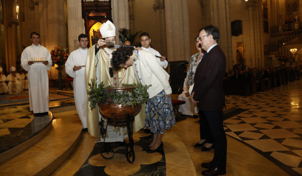 Los bautizos serán en la catedral, normalmente en la Pascua