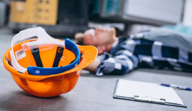 Accidente laboral. Foto: senivpetro/Freepik.