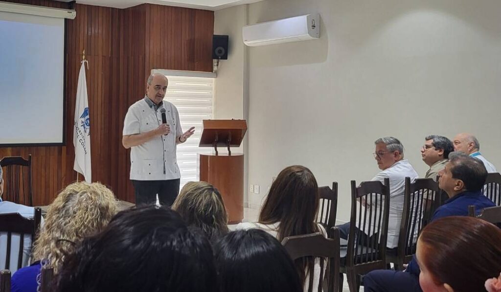 Aguado en México a finales del año pasado, todavía superior de los escolapios.