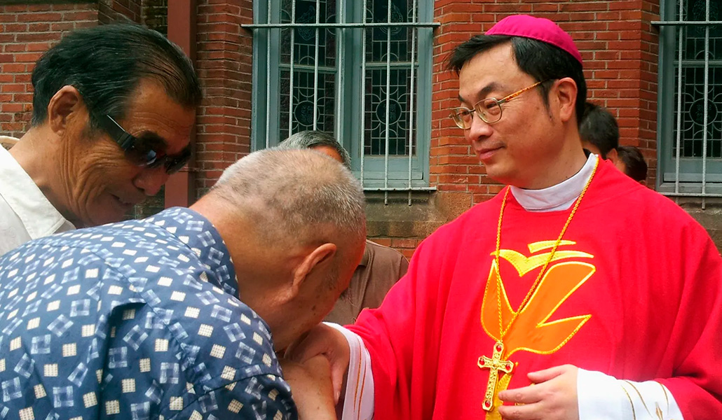 Ma Daqin tras su ordenación episcopal, antes de ser recluido. 