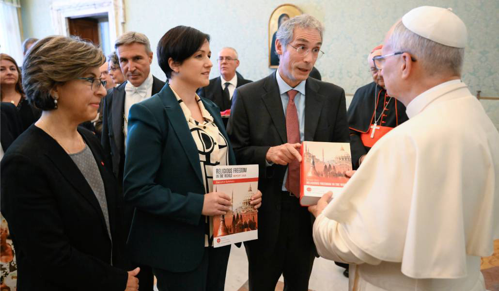 León XIV recibe el informe anual de Ayuda a la Iglesia Necesitada