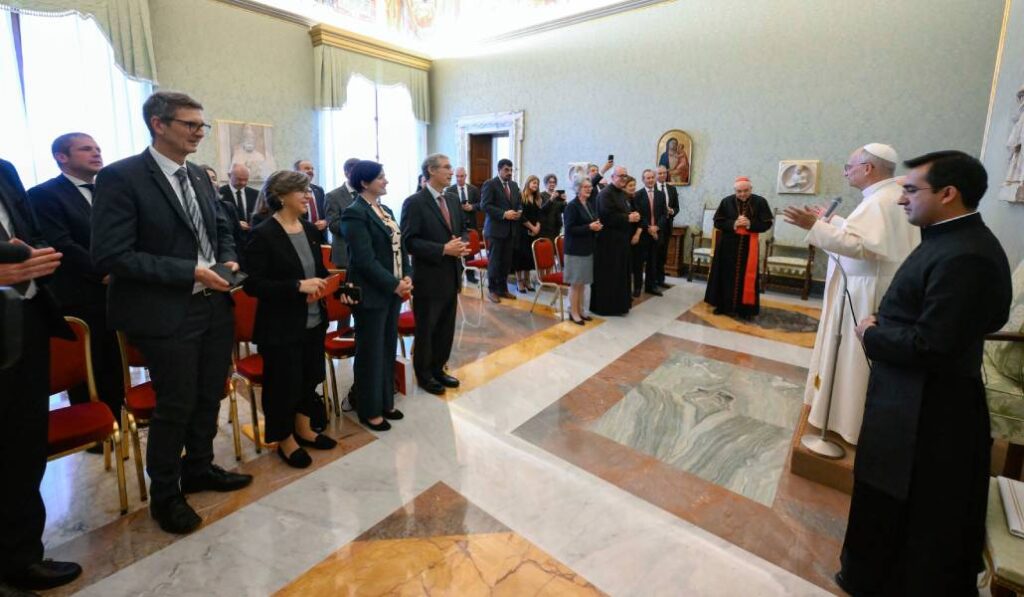 León XIV con responsables de Ayuda a la Iglesia Necesitada