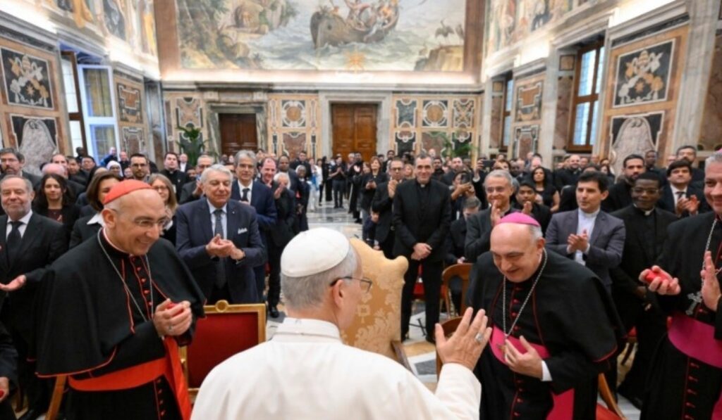 El Santo Padre con los participantes en el encuentro