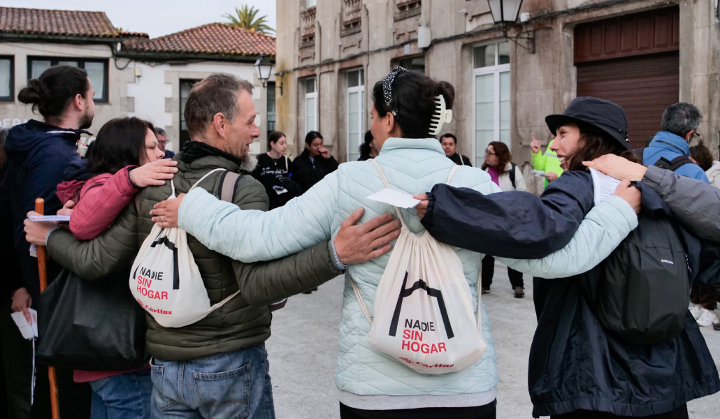 Un grupo de personas sin hogar atendidas por Cáritas