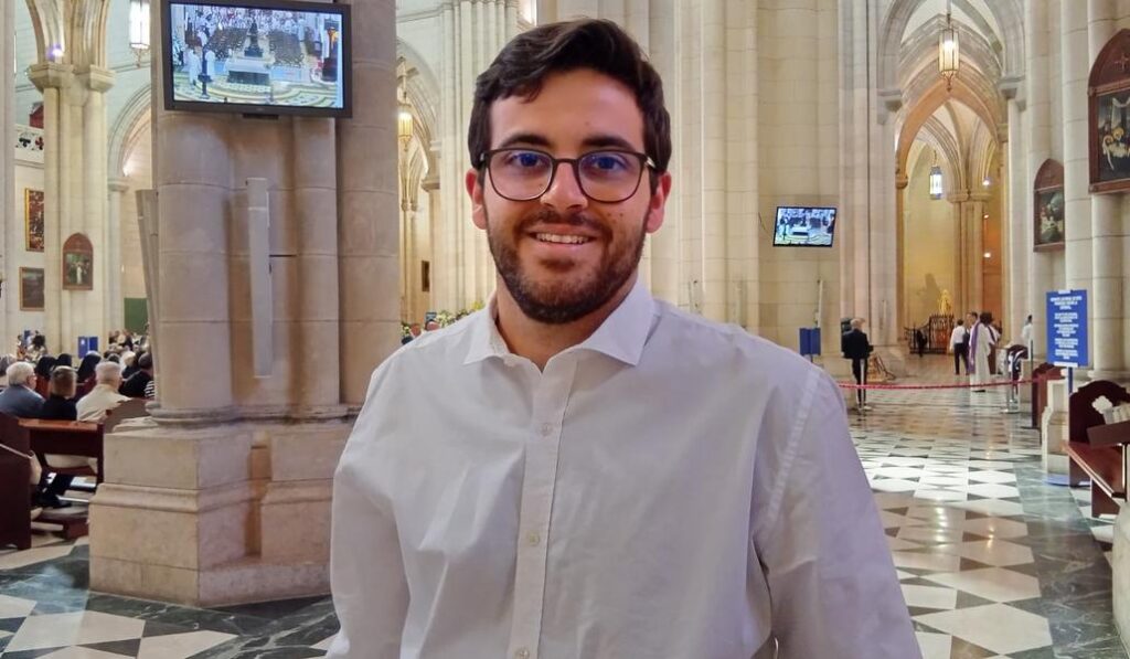 Carlos le tuvo como rector en el seminario