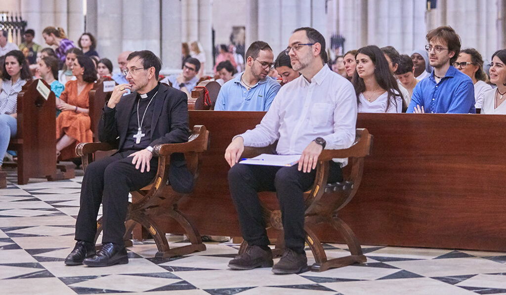 José Cobo y Manuel Cuervo durante el envío diocesano de misioneros el 1 de junio de 2025