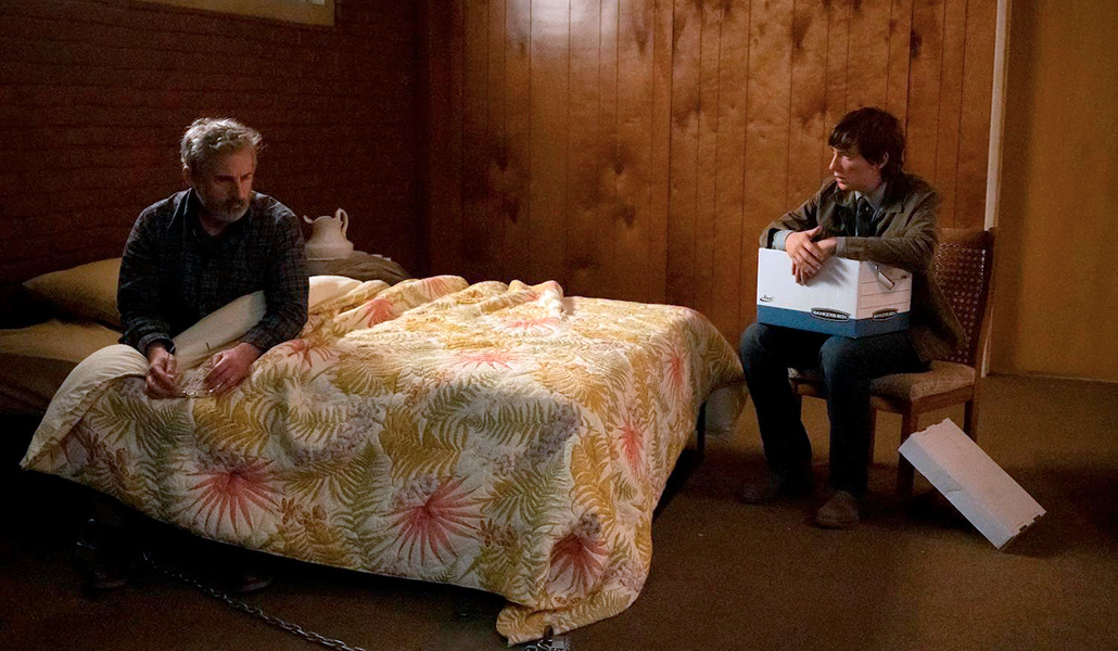 Steve Carell y Domhnall Glesson son psicólogo y paciente, víctima y secuestrador.