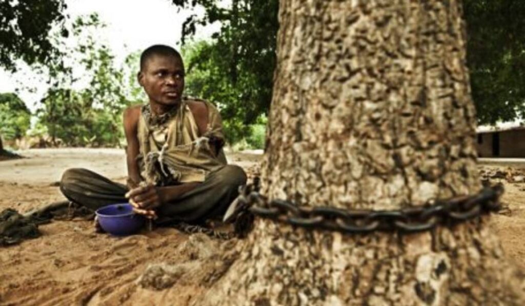 Uno de los enfermos rescatados por Gregoire Ahongbonon.