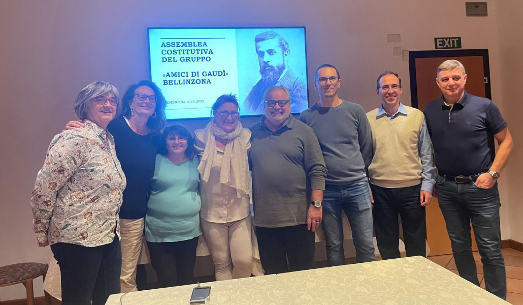 Delgrosso en el centro durante la constitución de la Asociación de Amigos de Gaudí de Bellinzona