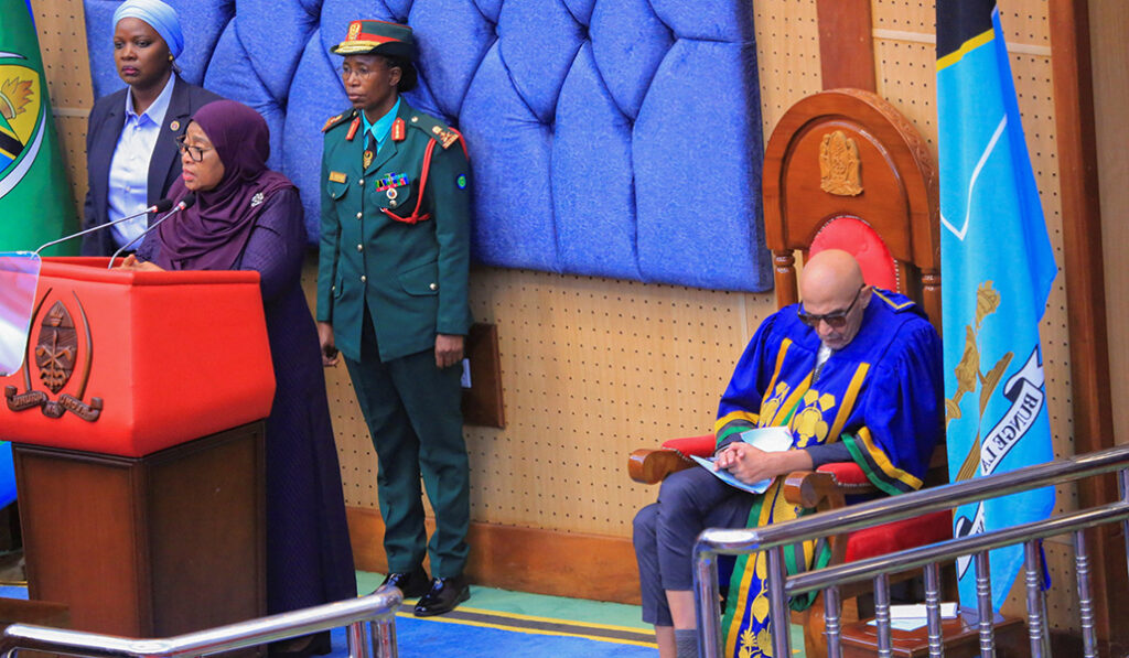 La presidenta tanzana durante el inicio de la nueva legislatura el 14 de noviembre.