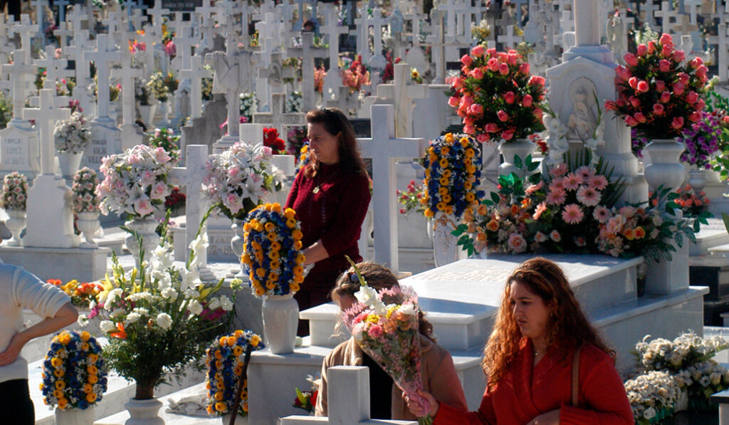 Cementerio del día de los Santos