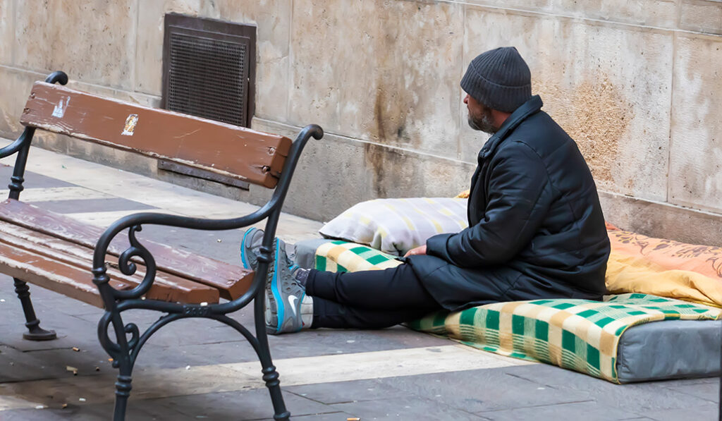 Foto de recurso de un hombre viviendo en la calle
